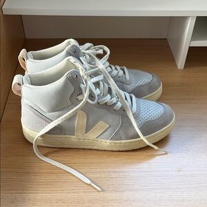 Veja High-Top Women’s Sneakers in Light Gray and Cream